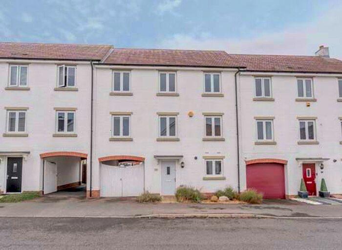 5 Bedroom Terraced House To Rent In Tiree Court, Newton Leys Bletchley, Milton Keynes, Buckinghamshire, MK3