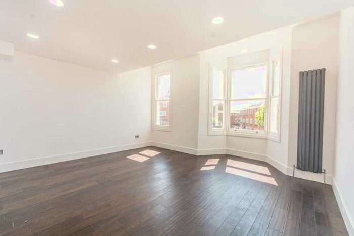 3 Bedroom Flat To Rent In Pellerin Road, Stoke Newington, N16