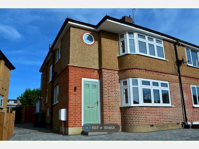 3 Bedroom Semi-Detached House To Rent In Winton Drive, Croxley Green, Rickmansworth, WD3