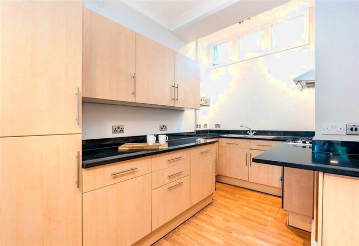 2 Bedroom Apartment To Rent In The Oriental, Southampton, Hampshire, SO14