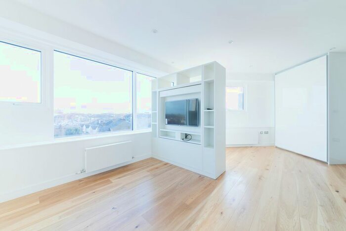 Studio To Rent In Balfour Road, Hounslow, TW3