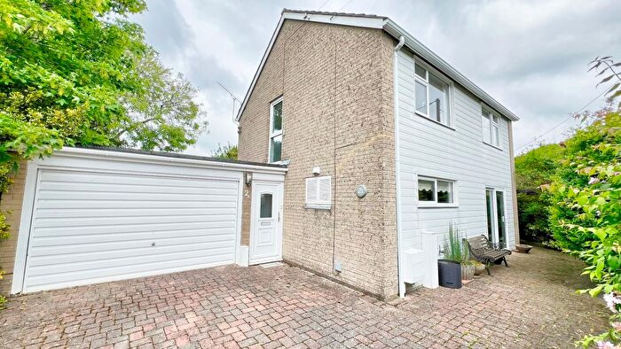 4 Bedroom Detached House For Sale In Noreuil Road, Petersfield, Hampshire, GU32