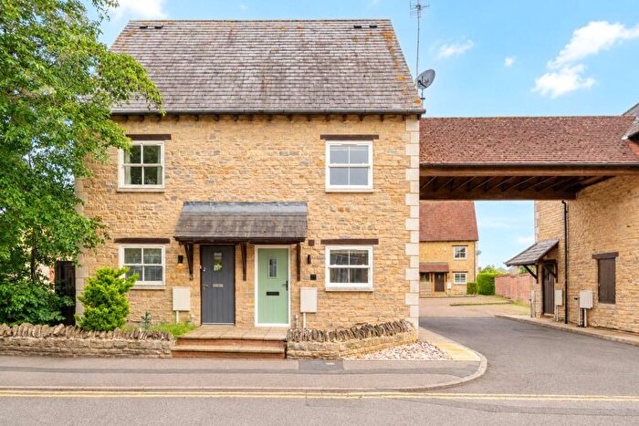 3 Bedroom Semi-Detached House For Sale In London Road, Wollaston, Northamptonshire, NN29