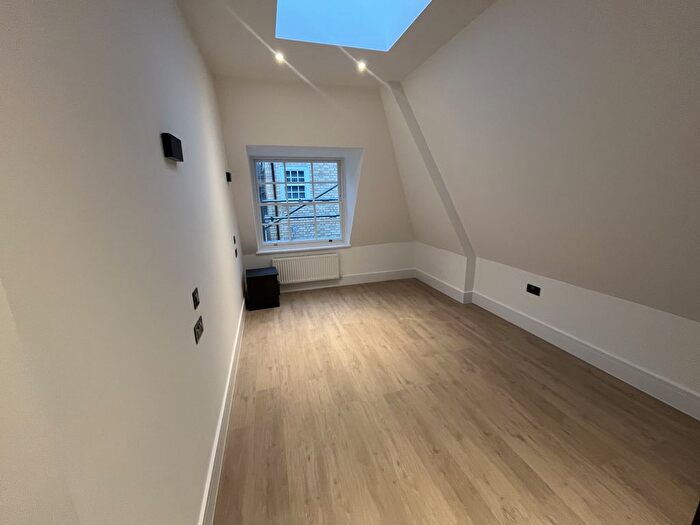 2 Bedroom Flat To Rent In Alberon Gardens, London, NW11