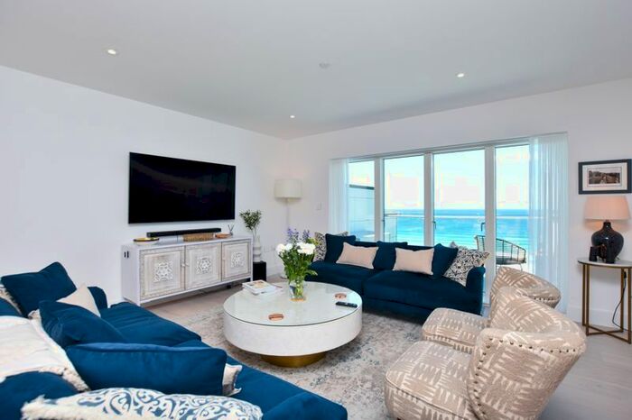 2 Bedroom Flat To Rent In Narrowcliff, Newquay, TR7