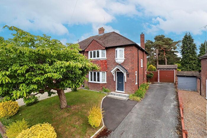 3 Bedroom Semi Detached House For Sale In Spring Woods, Fleet, GU52