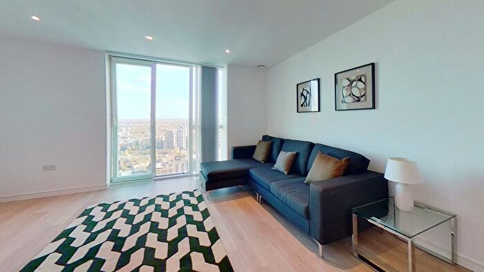 2 Bedroom Flat To Rent In Pinnacle Apartments, Croydon, Croydon, CR0