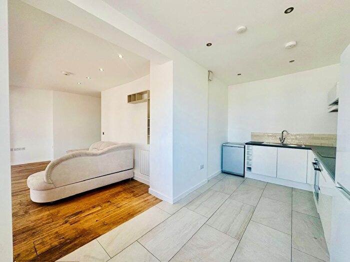 3 Bedroom Flat To Rent In Lockyer Street, Plymouth, PL1