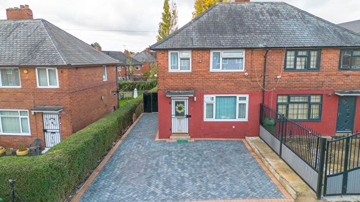 3 Bedroom Semi Detached House For Sale In Amberton Mount, Leeds, LS8