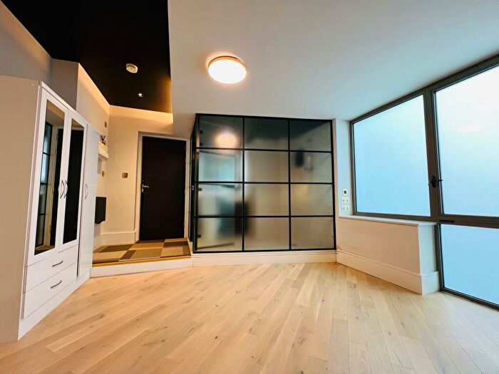 Studio To Rent In Arka House, High Road, Whetstone, London, N20