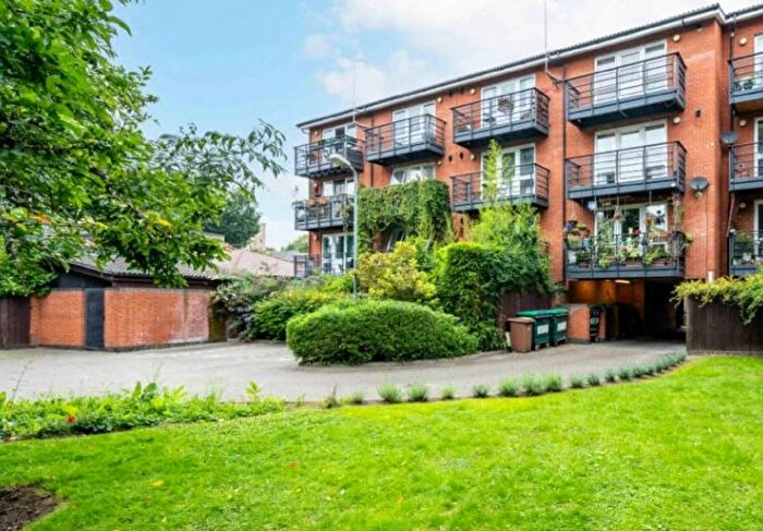 2 Bedroom Flat For Sale In Ramsey Walk, London, N1