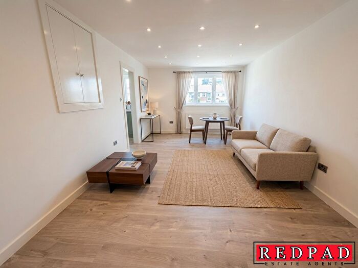 2 Bedroom Flat To Rent In High Street, Slough, SL1