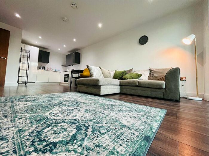 2 Bedroom Apartment To Rent In The Quadrant, Sand Pits, Birmingham, B1