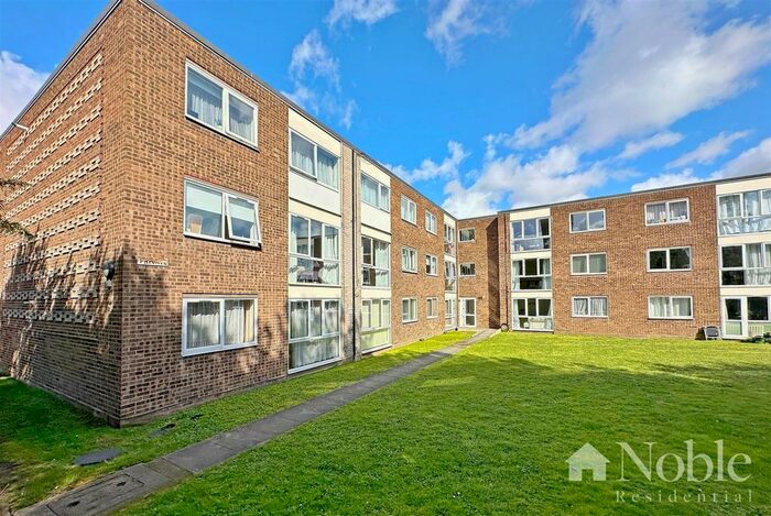 2 Bedroom Flat To Rent In Chaplaincy Gardens, Hornchurch, RM11