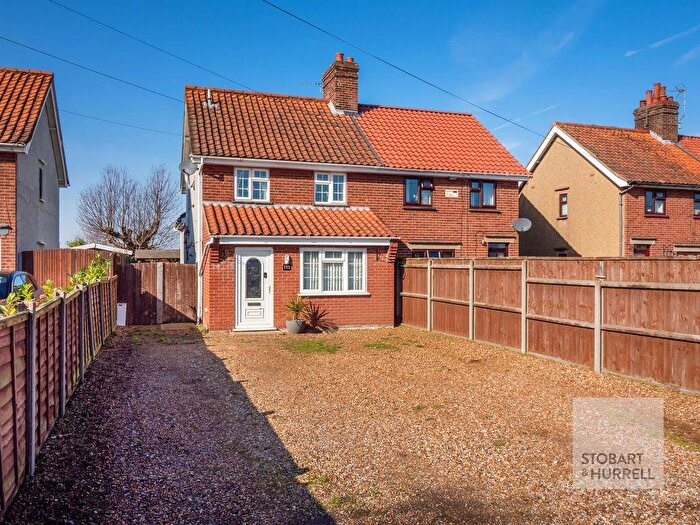 3 Bedroom Semi Detached House For Sale In Stalham Road, Hoveton, Norfolk, NR12
