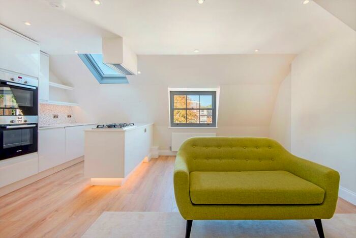 3 Bedroom Apartment To Rent In Clifton Hill, St Johns Wood, NW8