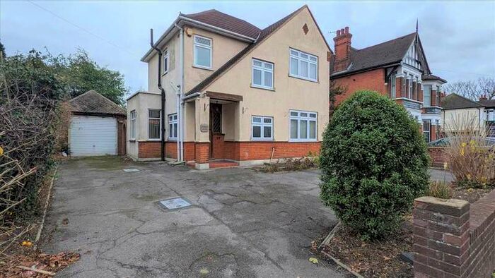 3 Bedroom Detached House To Rent In Billet Lane, Hornchurch, RM11