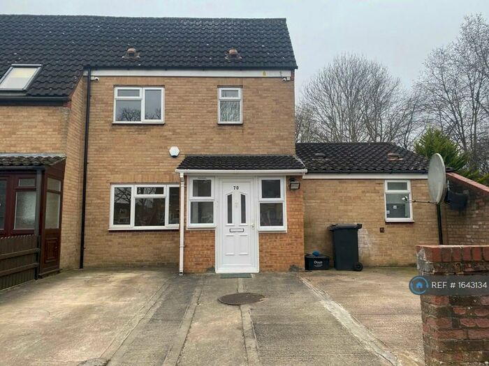 4 Bedroom Semi-Detached House To Rent In Godolphin Close, Swindon, SN5