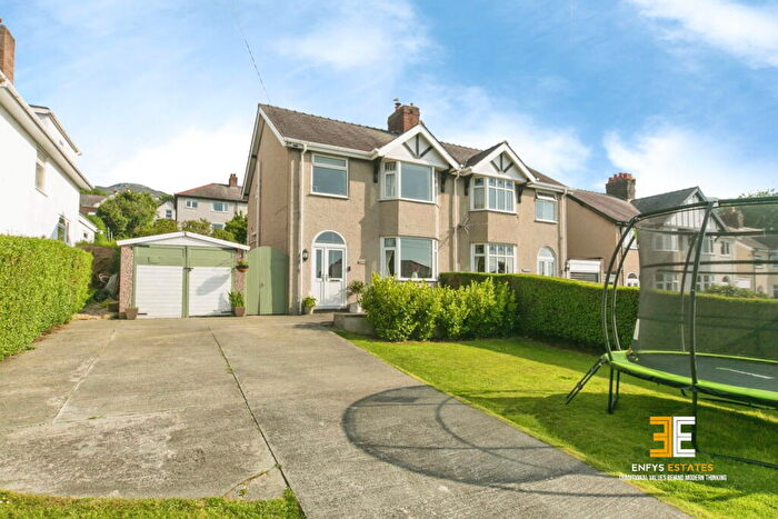 3 Bedroom Semi-Detached House For Sale In Cemlyn Park, Penmaenmawr, LL34