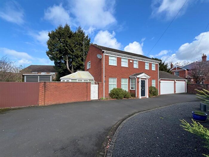 4 Bedroom Detached House For Sale In Kidderminster Road, Hagley, Stourbridge, DY9