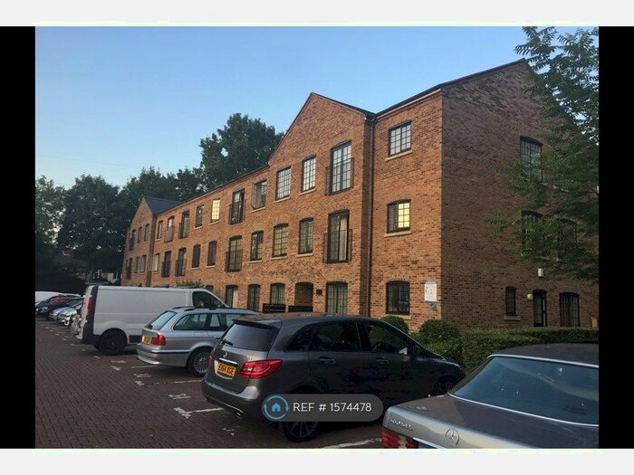 2 Bedroom Flat To Rent In Crown Mill London Road, Surrey, CR4