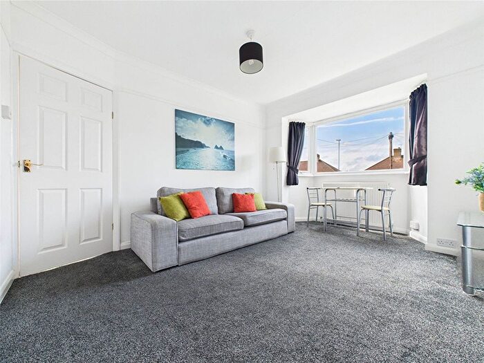 2 Bedroom Flat To Rent In Hampton Lane, Hanworth, TW13