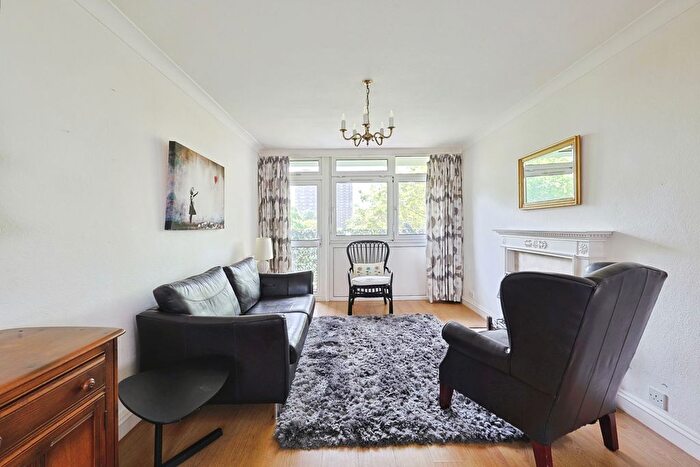 2 Bedroom Flat For Sale In Watford Close, London, SW11