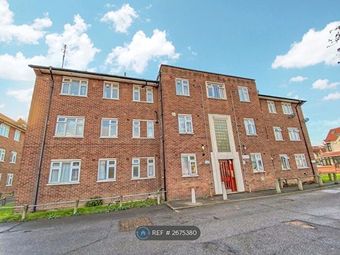 3 Bedroom Flat To Rent In Budoch Drive, Ilford, IG3