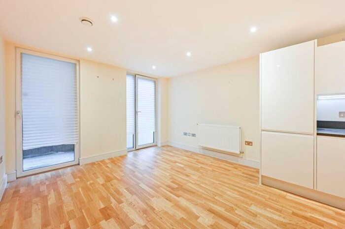 1 Bedroom Flat To Rent In St Anne Street, , Limehouse, London, E14