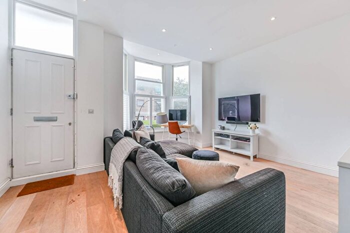 2 Bedroom Maisonette To Rent In Chivalry Road, Clapham, London, SW11