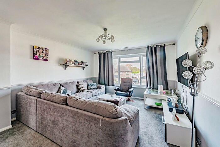 2 Bedroom Flat For Sale In Easter Way, South Godstone, Godstone, RH9