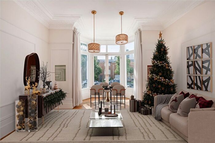 2 Bedroom Flat For Sale In Belsize Avenue, London, NW3