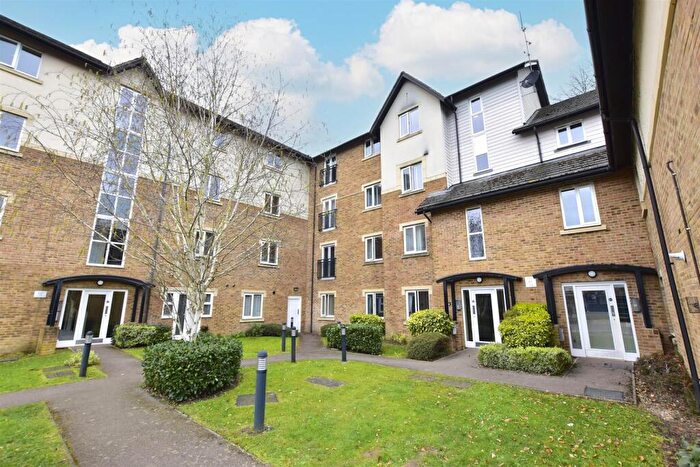 2 Bedroom Apartment For Sale In High Street, Berkhamsted, HP4