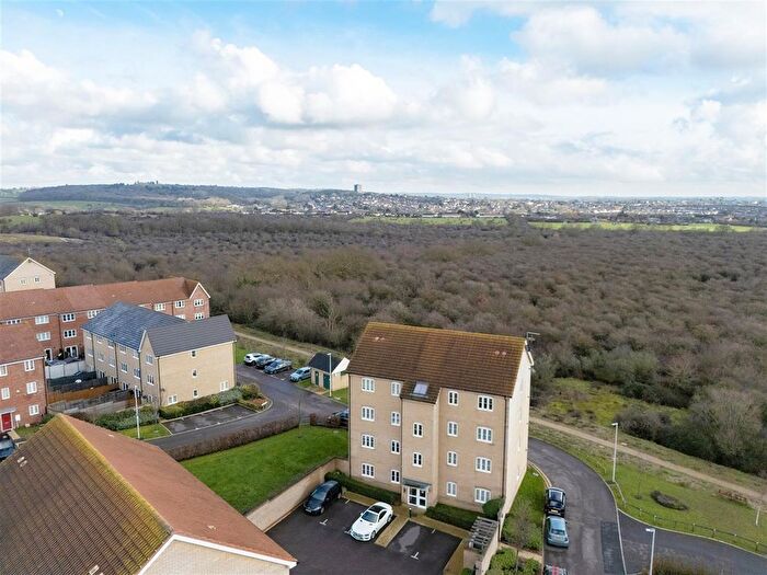 2 Bedroom Flat For Sale In Blackthorn Avenue, Chigwell, IG7