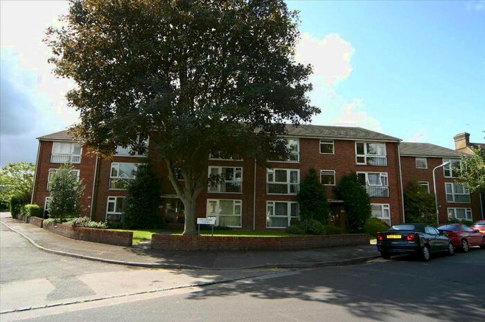 2 Bedroom Flat To Rent In Springfield Road, Windsor, SL4