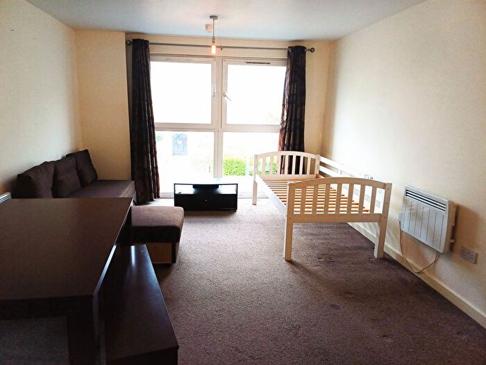 2 Bedroom Flat To Rent In Monarch Way, Ilford, IG2