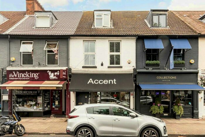 2 Bedroom Flat To Rent In Queens Road, Surrey, KT13