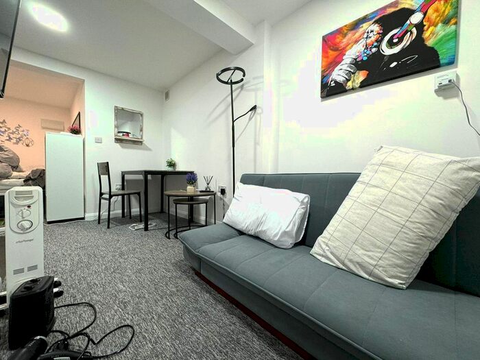 Studio To Rent In Clapton Square, London, E5