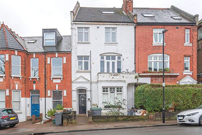 2 Bedroom Flat For Sale In Muswell Road, London, N10