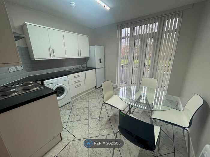 2 Bedroom Flat To Rent In Gladstone Court, Liverpool, L8