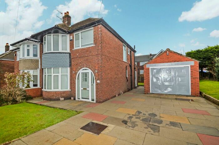 3 Bedroom Semi-Detached House To Rent In Ventnor Avenue, Unsworth, Bury, BL9