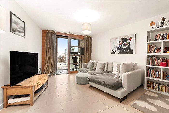 1 Bedroom Apartment For Sale In Lombard Road, London, SW11