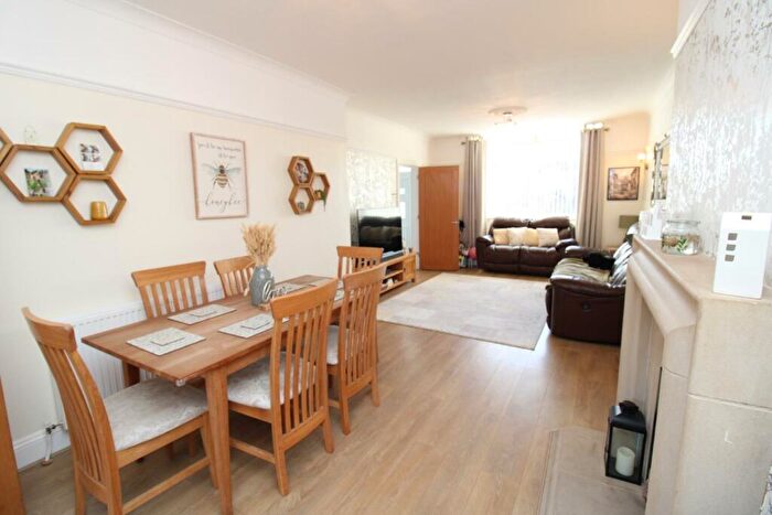 3 Bedroom End Of Terrace House For Sale In Middle Road, Bristol, BS15