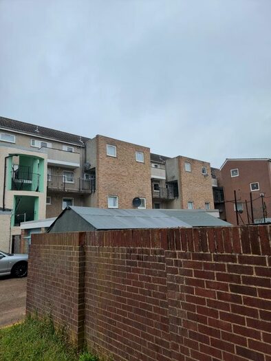 3 Bedroom Maisonette To Rent In Ermine Side, Enfield Middlesex, EN1