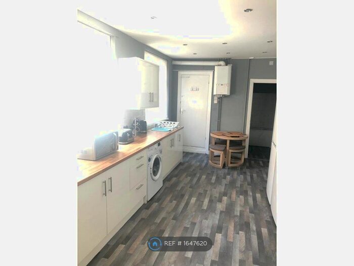 3 Bedroom Terraced House To Rent In Melrose Street, Hull, HU3