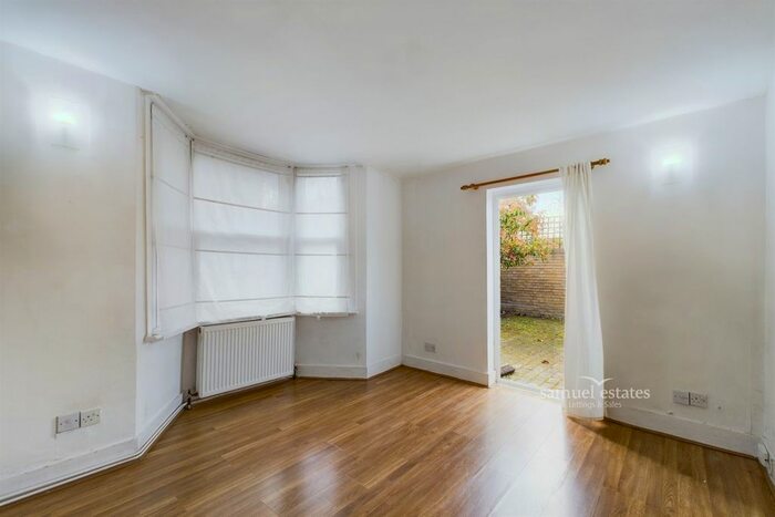 2 Bedroom Flat To Rent In Wellfield Road, London, SW16