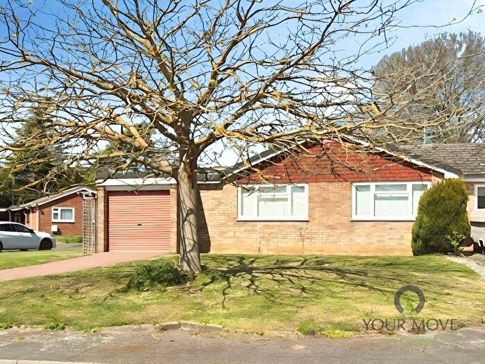 2 Bedroom Bungalow For Sale In Bradstow Way, Broadstairs, Kent, CT10