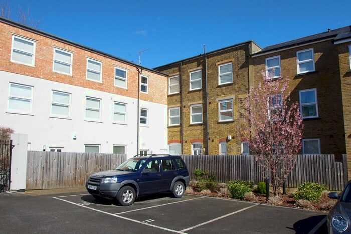 1 Bedroom Flat To Rent In North West Apartments, Woodford Road, Watford, WD17