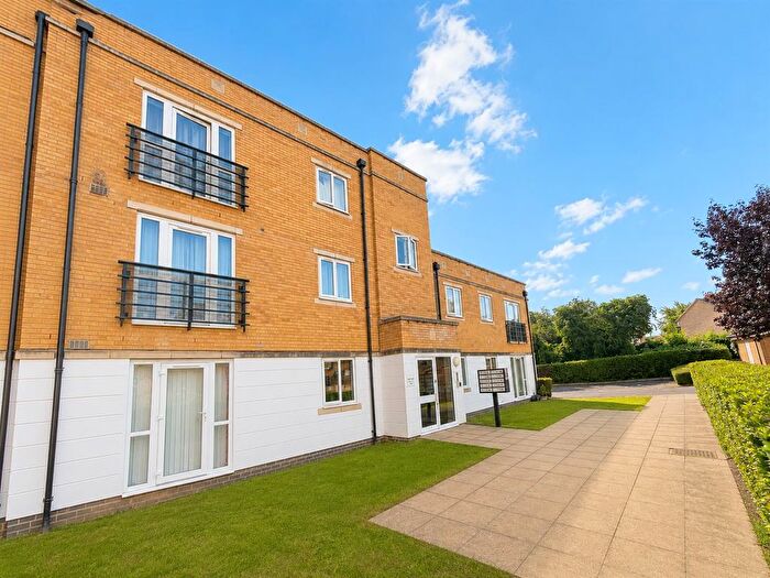 2 Bedroom Flat For Sale In Wander Wharf, Kings Langley, WD4