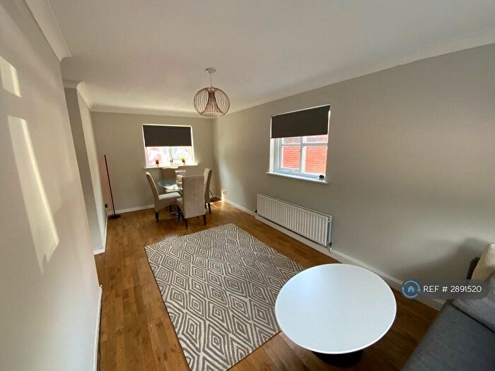 2 Bedroom Flat To Rent In Stratford, London, E15